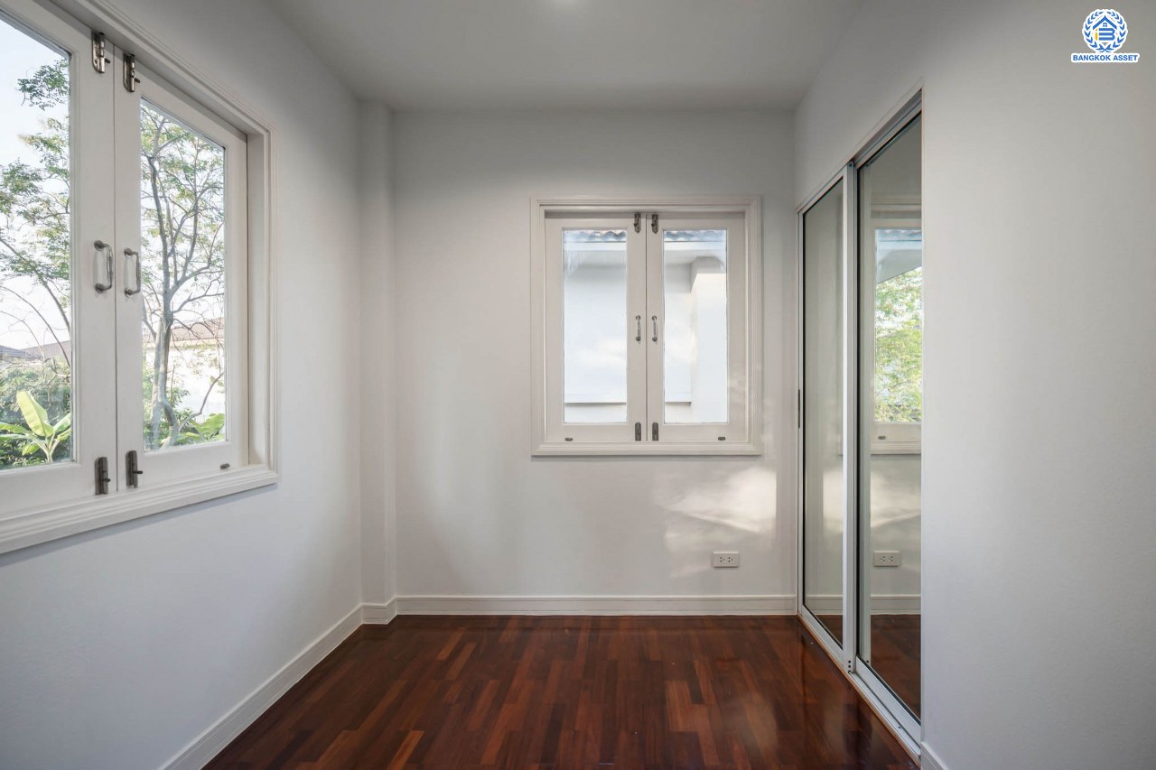 บ้านมือสองตกแต่งใหม่ โครงการ เนเบอร์โฮม วัชรพล เนื้อที่ 51 ตร.ว. ฟังก์ชัน 3 ห้องนอน 2 ห้องน้ำ จอดรถได้ 2 คัน บนทำเลเชื่อมต่อหลายเส้นทาง ทั้ง ถนนสุขาภิบาล5 ถนนสายไหม และถนนรามอินทรา ใกล้ทางด่วน "ฉลองรัช" และรถไฟฟ้าสายสีเขียว "สถานีสายหยุด"